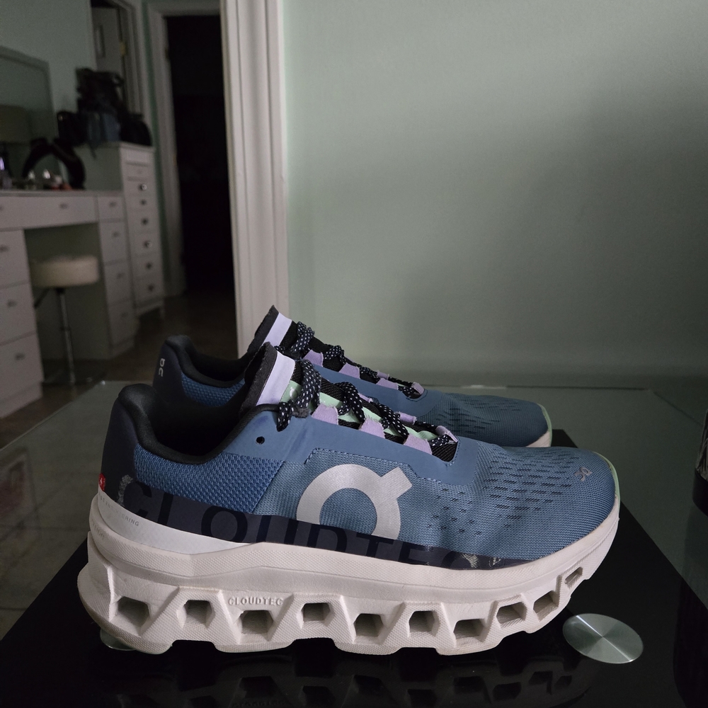 On Cloud Monster  Running Shoes Women's Size 7.5 Dust Vapor